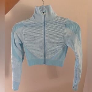 Tiffany blue top crop long sleeve. No brand